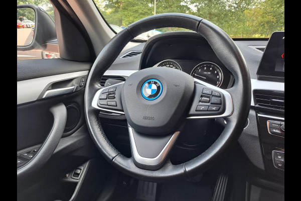BMW X1 xDrive25e High Executive PHEV | Led | Trekhaak | Leder | Elek. klep | Navi | Camera | Stoelverwarming |