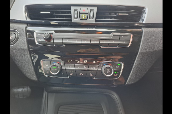 BMW X1 xDrive25e High Executive PHEV | Led | Trekhaak | Leder | Elek. klep | Navi | Camera | Stoelverwarming |