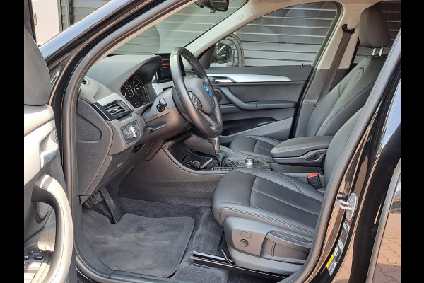 BMW X1 xDrive25e High Executive PHEV | Led | Trekhaak | Leder | Elek. klep | Navi | Camera | Stoelverwarming |