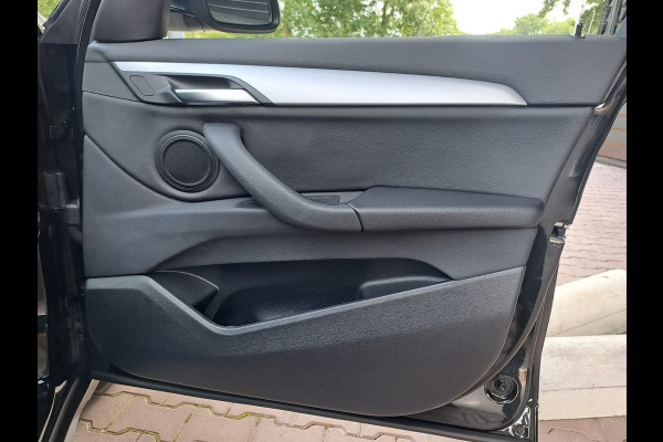 BMW X1 xDrive25e High Executive PHEV | Led | Trekhaak | Leder | Elek. klep | Navi | Camera | Stoelverwarming |