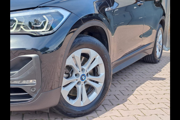 BMW X1 xDrive25e High Executive PHEV | Led | Trekhaak | Leder | Elek. klep | Navi | Camera | Stoelverwarming |