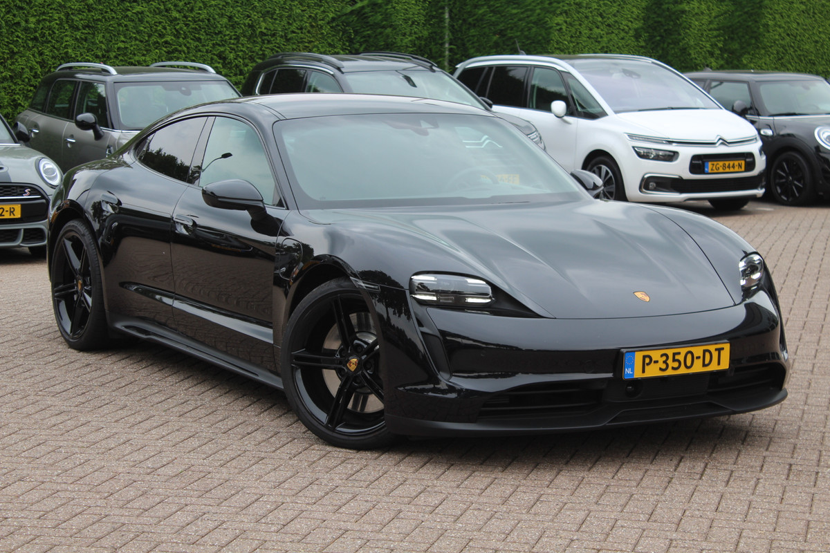 Porsche Taycan Performance 84 kWh 26.170 km! / SoH 95.9% / Panoramadak / 360Camera / 21'' / Bose / ACC / Warmtepomp / Leder / Stuurverwarming