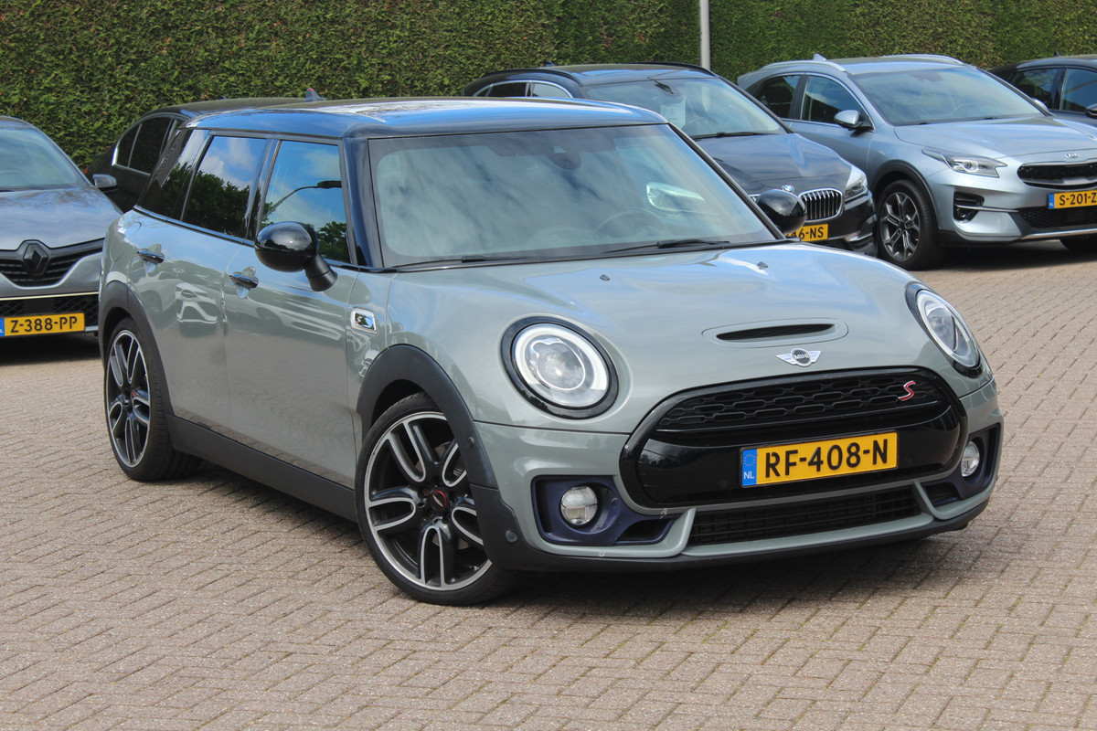 MINI Clubman 2.0 Cooper S Chili Serious Business / Leder / 19'' / Navigatie / Keyless / Getint glas / Parkeerhulp V+A / Stoelverwarming / DAB / Cruise Control