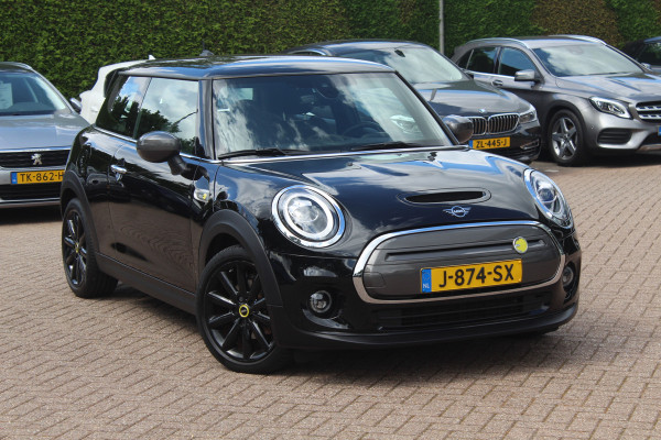 MINI Mini Electric Essential 33 kWh / SoH 96,2% / Camera / Navigatie / 17'' / Half leder / Keyless / Virtual Cockpit / Stoelverwarming / DAB / Cruise Control