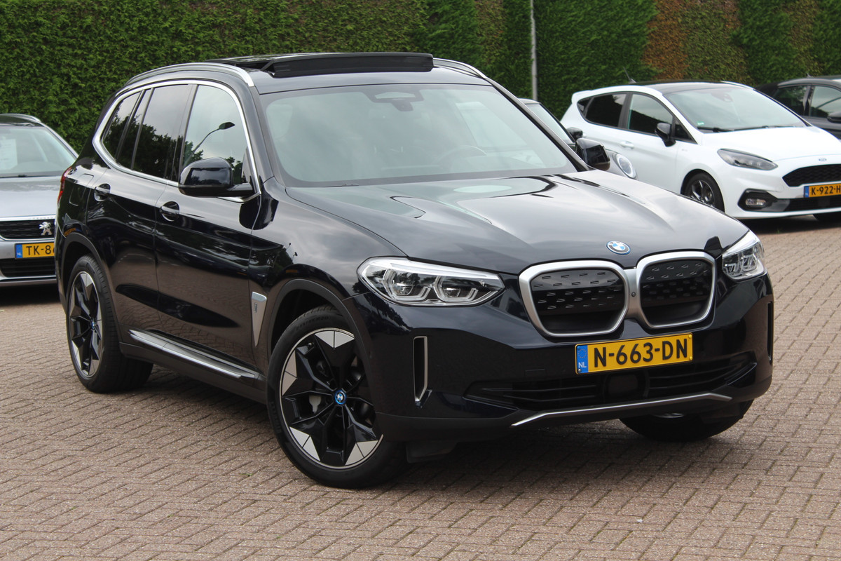 BMW iX3 High Executive 80 kWh / SoH 95.5% / Trekhaak / Panoramadak / 360Camera / Head-up / 20'' / Leder / Harman Kardon / Navigatie / Memory seats / Dodehoek / DAB / Stoelverwarming / Cruise Control Adaptief