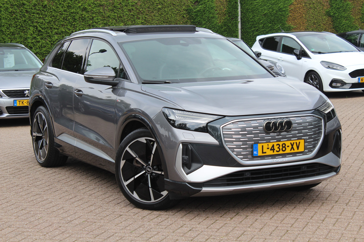 Audi Q4 e-tron 40 Launch edition S Competition 77 kWh / SoH 93.7% / Full option! / Panoramadak / Camera / RS Stoelen / Head-up / 21'' / B&O / Matrix LED / Dodehoek / Keyless / Navigatie / Stoelverwarming / DAB / ACC