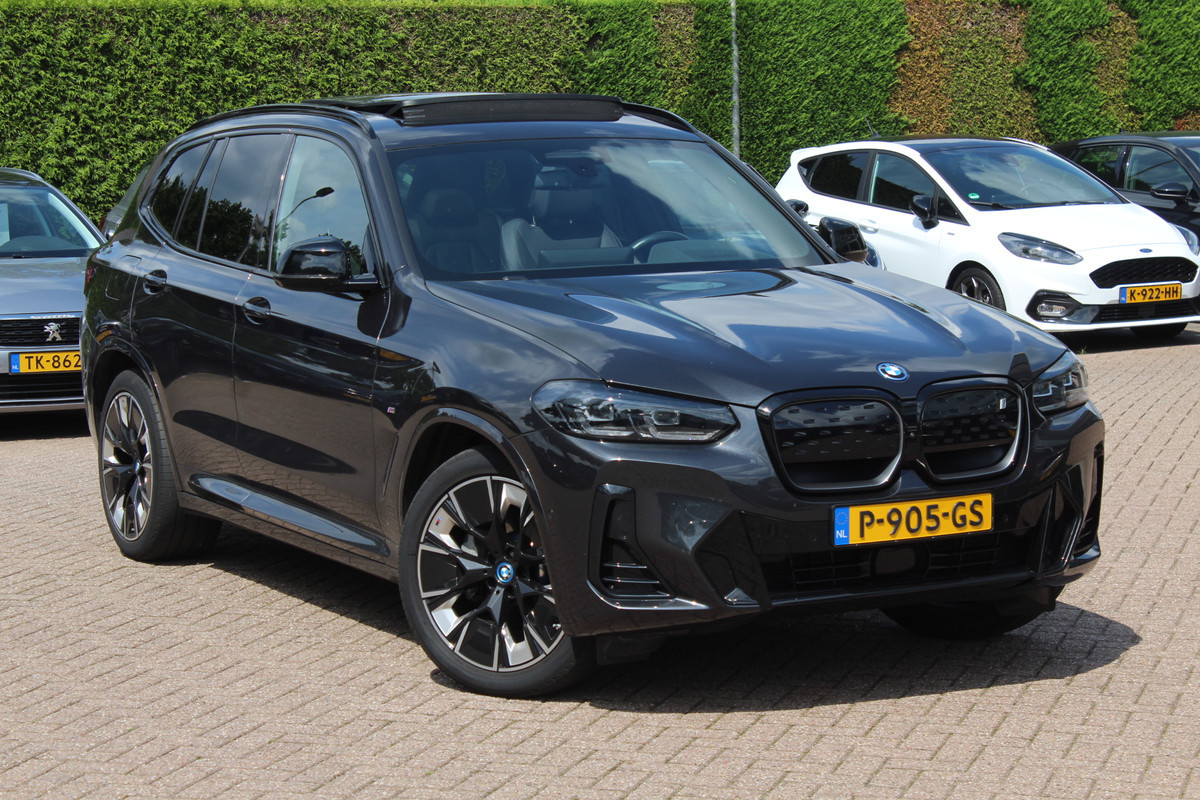 BMW iX3 High Executive 80 kWh / SoH 98.4% / Trekhaak / Panoramadak / 360Camera / Head-up / 20'' / Leder / Harman Kardon / Sfeerverlichting / Dodehoek / DAB / Stuur+Stoelverwarming / ACC