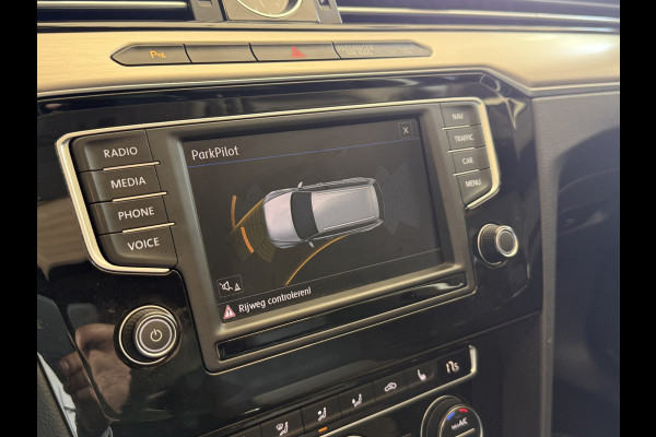 Volkswagen Passat Variant 1.4 TSI ACT Highline Automaat | Panoramadak | Adaptive cruise | Stoelverwarming | PDC V+A | LED