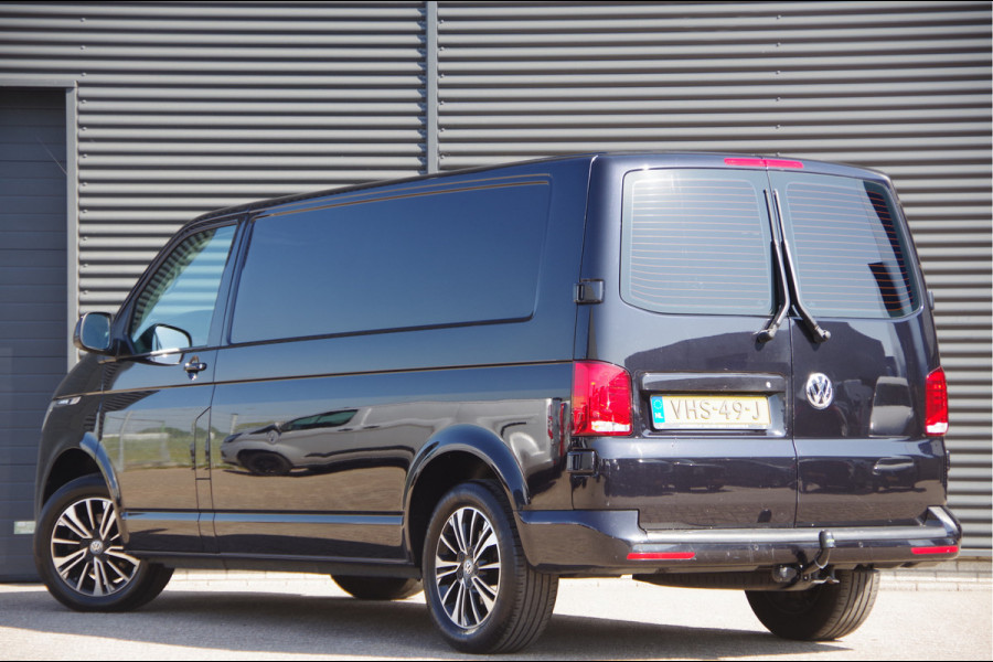 Volkswagen Transporter 2.0 TDI L2 BULLI 150PK AUT. LED, LEDER, TREKHAAK, ADAPT. CRUISE, DIGITAL COCKPIT, NAVI, AIRCO, CARPLAY, PARKEERSENSOREN, NL AUTO