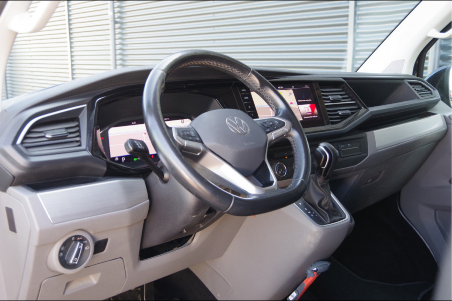 Volkswagen Transporter 2.0 TDI L2 BULLI 150PK AUT. LED, LEDER, TREKHAAK, ADAPT. CRUISE, DIGITAL COCKPIT, NAVI, AIRCO, CARPLAY, PARKEERSENSOREN, NL AUTO