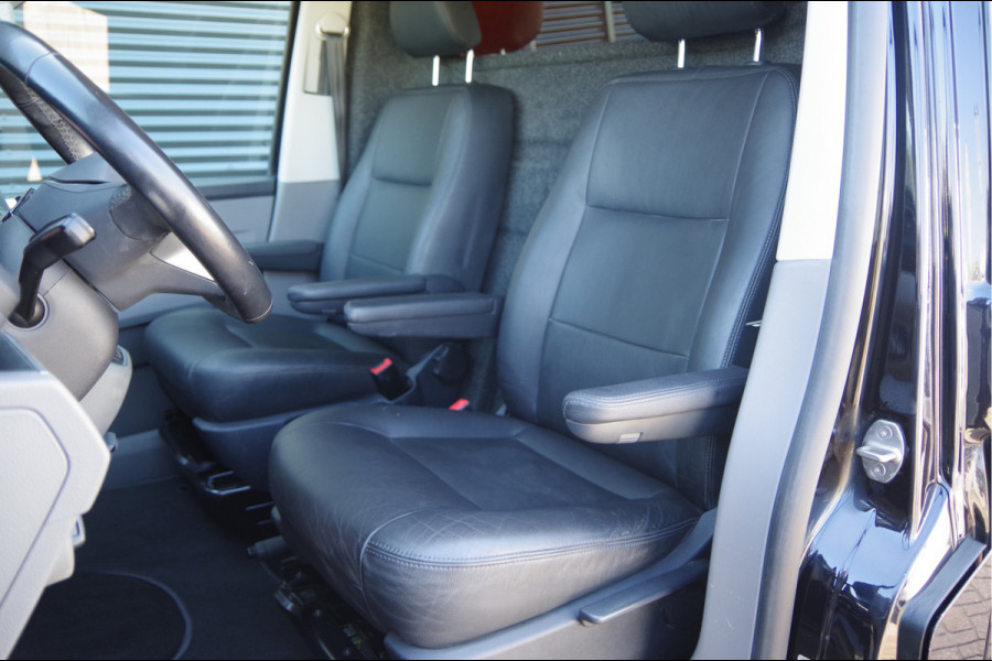 Volkswagen Transporter 2.0 TDI L2 BULLI 150PK AUT. LED, LEDER, TREKHAAK, ADAPT. CRUISE, DIGITAL COCKPIT, NAVI, AIRCO, CARPLAY, PARKEERSENSOREN, NL AUTO