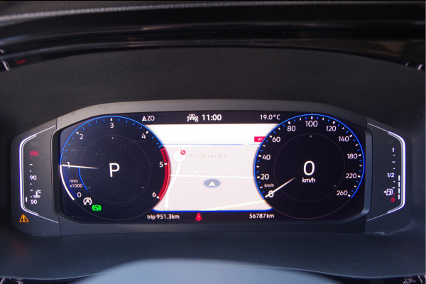 Volkswagen Transporter 2.0 TDI L2 BULLI 150PK AUT. LED, LEDER, TREKHAAK, ADAPT. CRUISE, DIGITAL COCKPIT, NAVI, AIRCO, CARPLAY, PARKEERSENSOREN, NL AUTO