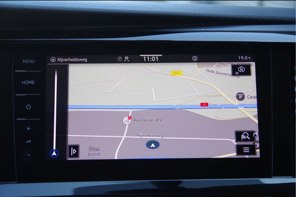 Volkswagen Transporter 2.0 TDI L2 BULLI 150PK AUT. LED, LEDER, TREKHAAK, ADAPT. CRUISE, DIGITAL COCKPIT, NAVI, AIRCO, CARPLAY, PARKEERSENSOREN, NL AUTO