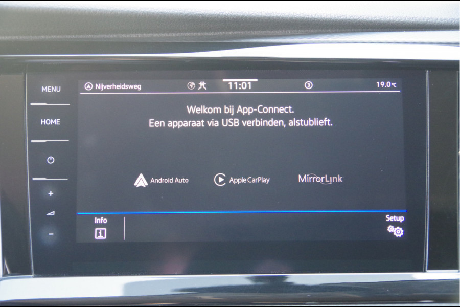 Volkswagen Transporter 2.0 TDI L2 BULLI 150PK AUT. LED, LEDER, TREKHAAK, ADAPT. CRUISE, DIGITAL COCKPIT, NAVI, AIRCO, CARPLAY, PARKEERSENSOREN, NL AUTO