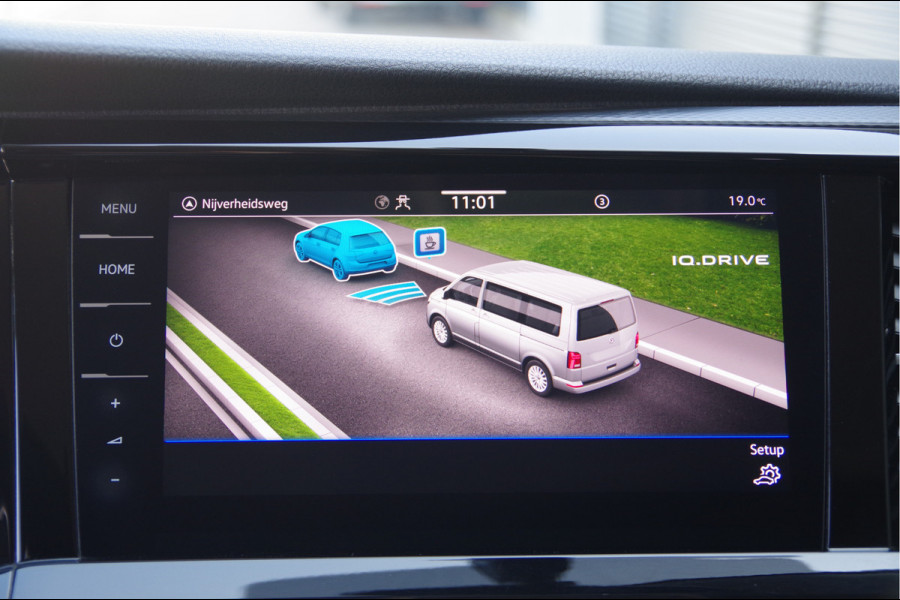Volkswagen Transporter 2.0 TDI L2 BULLI 150PK AUT. LED, LEDER, TREKHAAK, ADAPT. CRUISE, DIGITAL COCKPIT, NAVI, AIRCO, CARPLAY, PARKEERSENSOREN, NL AUTO