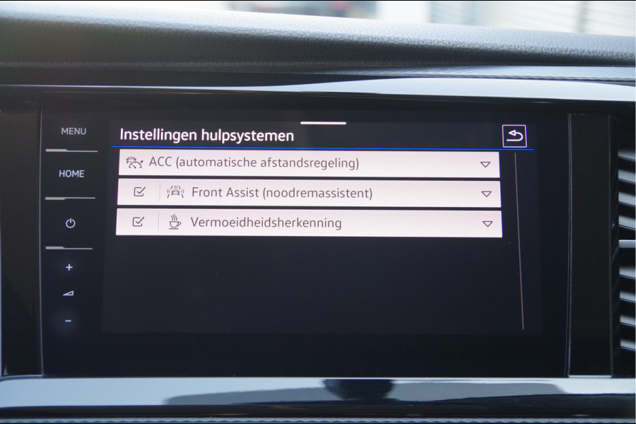Volkswagen Transporter 2.0 TDI L2 BULLI 150PK AUT. LED, LEDER, TREKHAAK, ADAPT. CRUISE, DIGITAL COCKPIT, NAVI, AIRCO, CARPLAY, PARKEERSENSOREN, NL AUTO