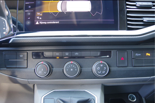 Volkswagen Transporter 2.0 TDI L2 BULLI 150PK AUT. LED, LEDER, TREKHAAK, ADAPT. CRUISE, DIGITAL COCKPIT, NAVI, AIRCO, CARPLAY, PARKEERSENSOREN, NL AUTO