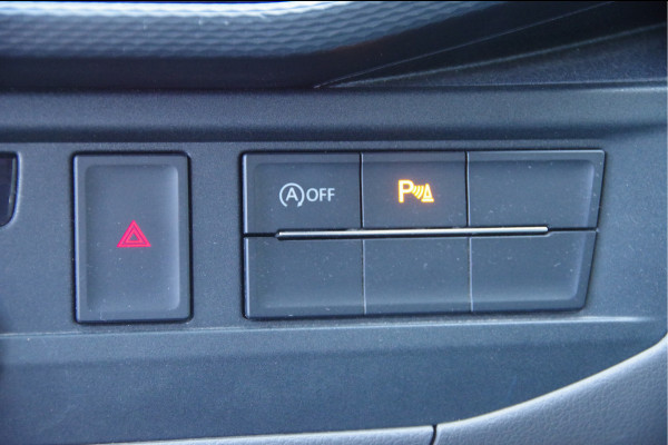 Volkswagen Transporter 2.0 TDI L2 BULLI 150PK AUT. LED, LEDER, TREKHAAK, ADAPT. CRUISE, DIGITAL COCKPIT, NAVI, AIRCO, CARPLAY, PARKEERSENSOREN, NL AUTO