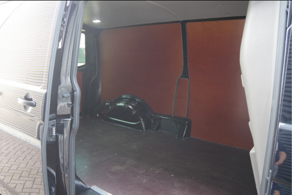Volkswagen Transporter 2.0 TDI L2 BULLI 150PK AUT. LED, LEDER, TREKHAAK, ADAPT. CRUISE, DIGITAL COCKPIT, NAVI, AIRCO, CARPLAY, PARKEERSENSOREN, NL AUTO