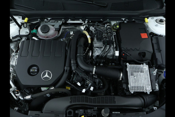 Mercedes-Benz CLA-Klasse Shooting Brake 250 e AMG Line | Edition AMG Line | Panorama Schuif-Kanteldak | 19 Inch AMG Velgen | AC en DC laden | Stuur en Stoelverwarming | Inclusief 24 maanden MB Certified garantie voor Europa.