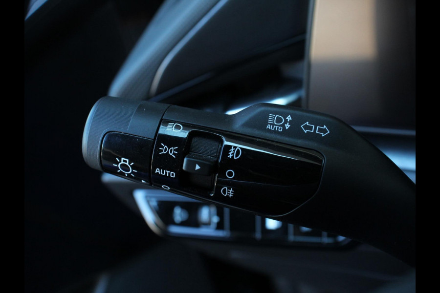Kia Niro 1.6 GDi PHEV DynamicLine Climate control Adaptieve cruise control Achteruitrijcamera Parkeersensoren Verwarmde voorstoelen LED Keyless Navigatie Apple Carplay/ Android Auto