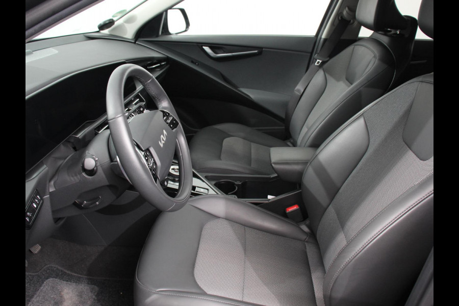 Kia Niro 1.6 GDi PHEV DynamicLine Climate control Adaptieve cruise control Achteruitrijcamera Parkeersensoren Verwarmde voorstoelen LED Keyless Navigatie Apple Carplay/ Android Auto