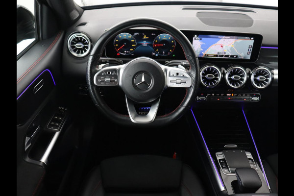 Mercedes-Benz Glb 200 Business Solution AMG 7-persoons | Stoelverwarming | Leder/Alcantara | Side Assist | Navigatie | Full LED | Widescreen | Park Assist
