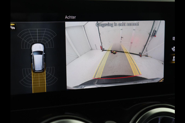 Mercedes-Benz Glb 200 Business Solution AMG 7-persoons | Stoelverwarming | Leder/Alcantara | Side Assist | Navigatie | Full LED | Widescreen | Park Assist