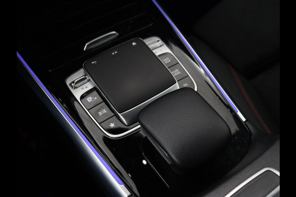 Mercedes-Benz Glb 200 Business Solution AMG 7-persoons | Stoelverwarming | Leder/Alcantara | Side Assist | Navigatie | Full LED | Widescreen | Park Assist