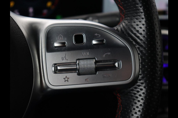 Mercedes-Benz Glb 200 Business Solution AMG 7-persoons | Stoelverwarming | Leder/Alcantara | Side Assist | Navigatie | Full LED | Widescreen | Park Assist