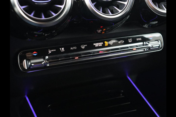 Mercedes-Benz Glb 200 Business Solution AMG 7-persoons | Stoelverwarming | Leder/Alcantara | Side Assist | Navigatie | Full LED | Widescreen | Park Assist
