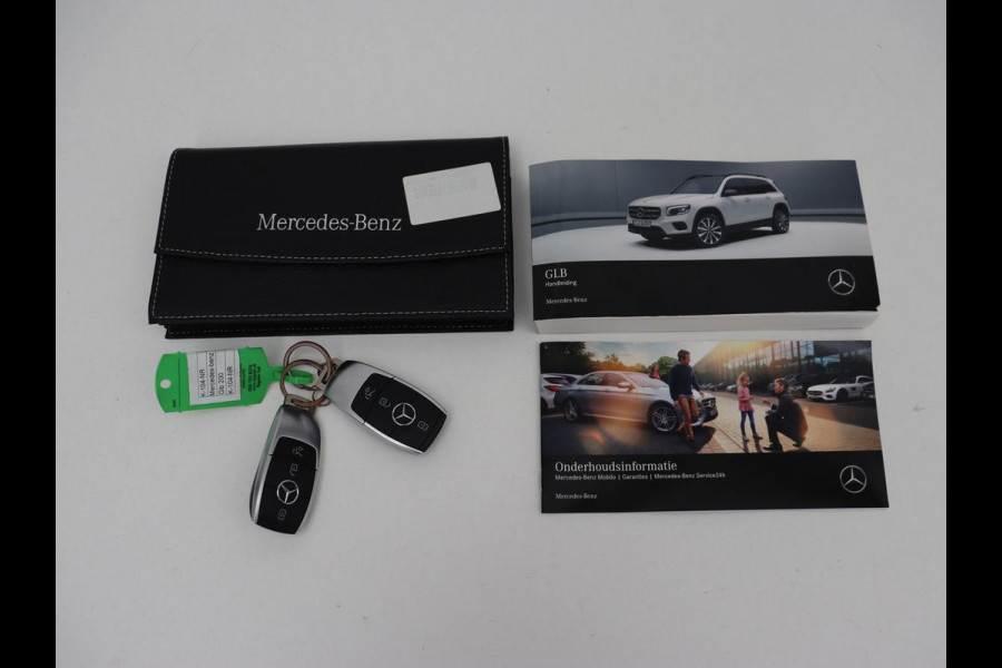 Mercedes-Benz Glb 200 Business Solution AMG 7-persoons | Stoelverwarming | Leder/Alcantara | Side Assist | Navigatie | Full LED | Widescreen | Park Assist