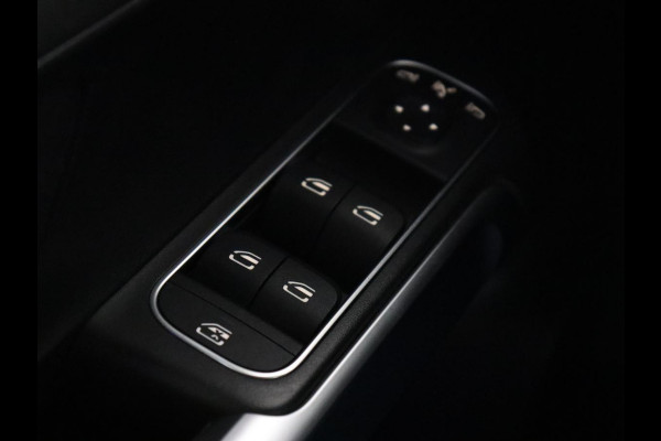 Mercedes-Benz Glb 200 Business Solution AMG 7-persoons | Stoelverwarming | Leder/Alcantara | Side Assist | Navigatie | Full LED | Widescreen | Park Assist