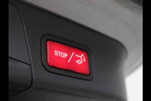 Mercedes-Benz Glb 200 Business Solution AMG 7-persoons | Stoelverwarming | Leder/Alcantara | Side Assist | Navigatie | Full LED | Widescreen | Park Assist