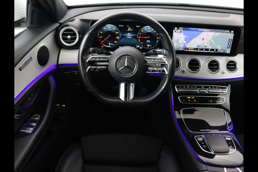 Mercedes-Benz E-Klasse 300e AMG | Trekhaak | Stoelverwarming | Camera | Carplay | Leder/Alcantara | Navigatie | Widescreen | Full LED | Sfeerverlichting | PHEV | Plug In