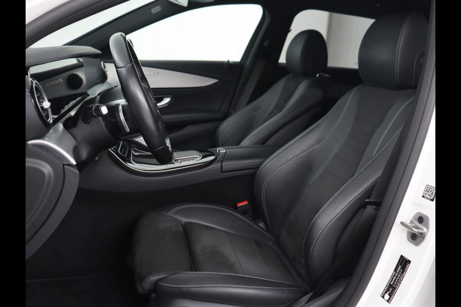 Mercedes-Benz E-Klasse 300e AMG | Trekhaak | Stoelverwarming | Camera | Carplay | Leder/Alcantara | Navigatie | Widescreen | Full LED | Sfeerverlichting | PHEV | Plug In