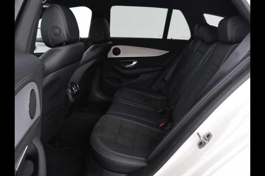 Mercedes-Benz E-Klasse 300e AMG | Trekhaak | Stoelverwarming | Camera | Carplay | Leder/Alcantara | Navigatie | Widescreen | Full LED | Sfeerverlichting | PHEV | Plug In
