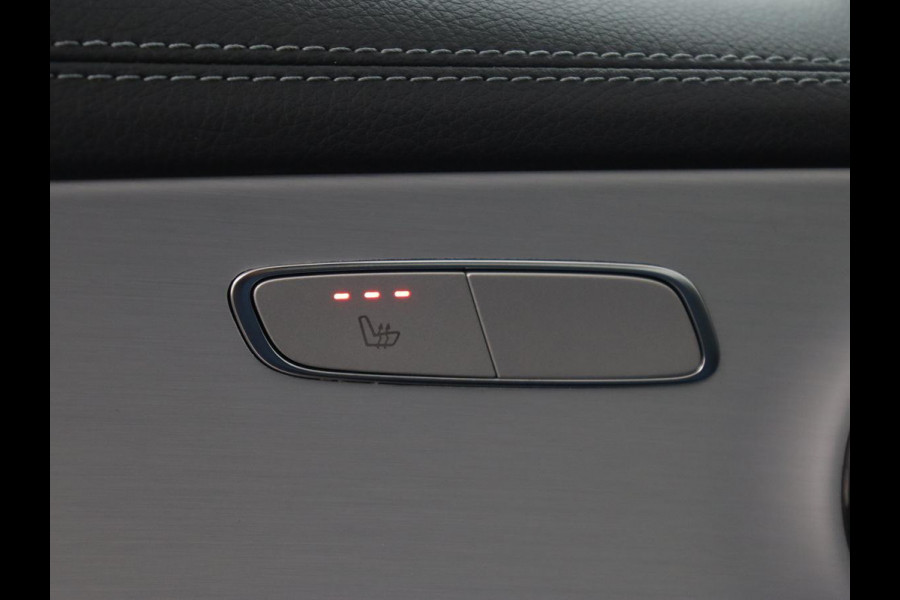 Mercedes-Benz E-Klasse 300e AMG | Trekhaak | Stoelverwarming | Camera | Carplay | Leder/Alcantara | Navigatie | Widescreen | Full LED | Sfeerverlichting | PHEV | Plug In