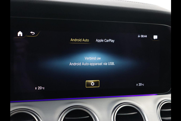Mercedes-Benz E-Klasse 300e AMG | Trekhaak | Stoelverwarming | Camera | Carplay | Leder/Alcantara | Navigatie | Widescreen | Full LED | Sfeerverlichting | PHEV | Plug In