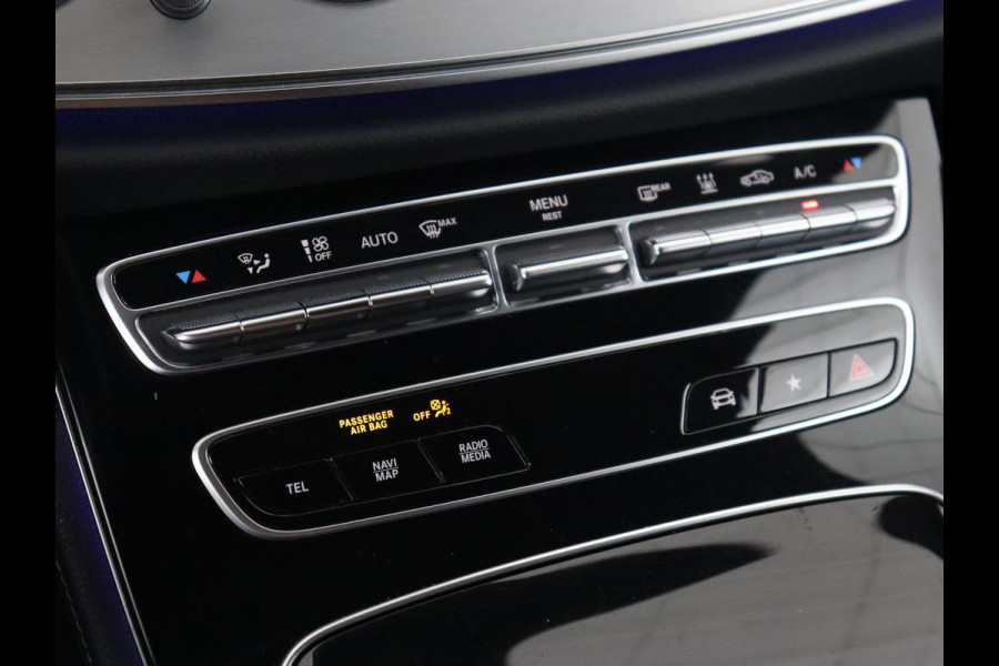 Mercedes-Benz E-Klasse 300e AMG | Trekhaak | Stoelverwarming | Camera | Carplay | Leder/Alcantara | Navigatie | Widescreen | Full LED | Sfeerverlichting | PHEV | Plug In
