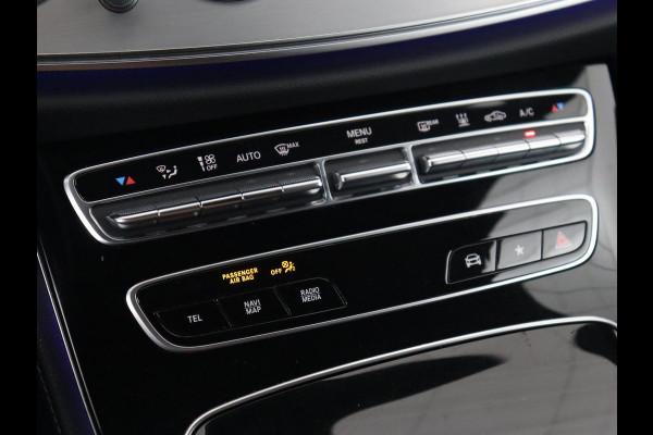 Mercedes-Benz E-Klasse 300e AMG | Trekhaak | Stoelverwarming | Camera | Carplay | Leder/Alcantara | Navigatie | Widescreen | Full LED | Sfeerverlichting | PHEV | Plug In
