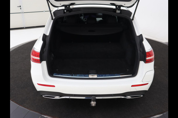 Mercedes-Benz E-Klasse 300e AMG | Trekhaak | Stoelverwarming | Camera | Carplay | Leder/Alcantara | Navigatie | Widescreen | Full LED | Sfeerverlichting | PHEV | Plug In