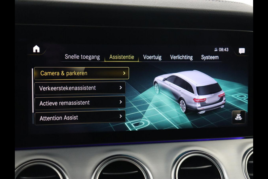 Mercedes-Benz E-Klasse 300e AMG | Trekhaak | Stoelverwarming | Camera | Carplay | Leder/Alcantara | Navigatie | Widescreen | Full LED | Sfeerverlichting | PHEV | Plug In