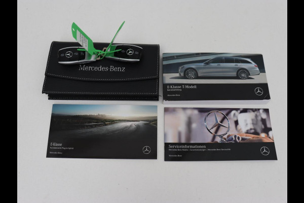 Mercedes-Benz E-Klasse 300e AMG | Trekhaak | Stoelverwarming | Camera | Carplay | Leder/Alcantara | Navigatie | Widescreen | Full LED | Sfeerverlichting | PHEV | Plug In