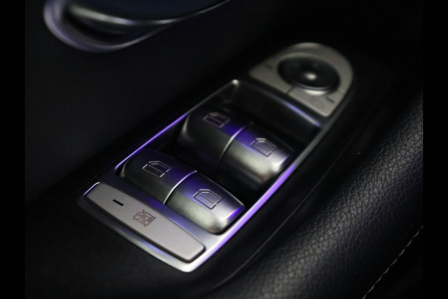 Mercedes-Benz E-Klasse 300e AMG | Trekhaak | Stoelverwarming | Camera | Carplay | Leder/Alcantara | Navigatie | Widescreen | Full LED | Sfeerverlichting | PHEV | Plug In