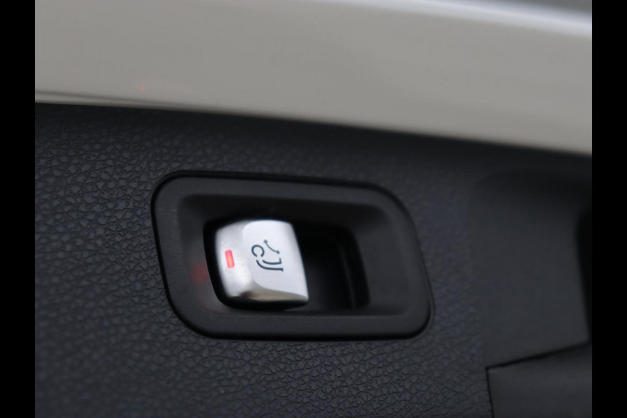 Mercedes-Benz E-Klasse 300e AMG | Trekhaak | Stoelverwarming | Camera | Carplay | Leder/Alcantara | Navigatie | Widescreen | Full LED | Sfeerverlichting | PHEV | Plug In