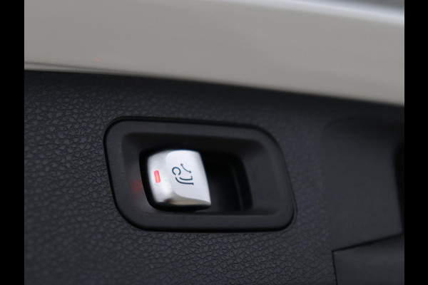 Mercedes-Benz E-Klasse 300e AMG | Trekhaak | Stoelverwarming | Camera | Carplay | Leder/Alcantara | Navigatie | Widescreen | Full LED | Sfeerverlichting | PHEV | Plug In