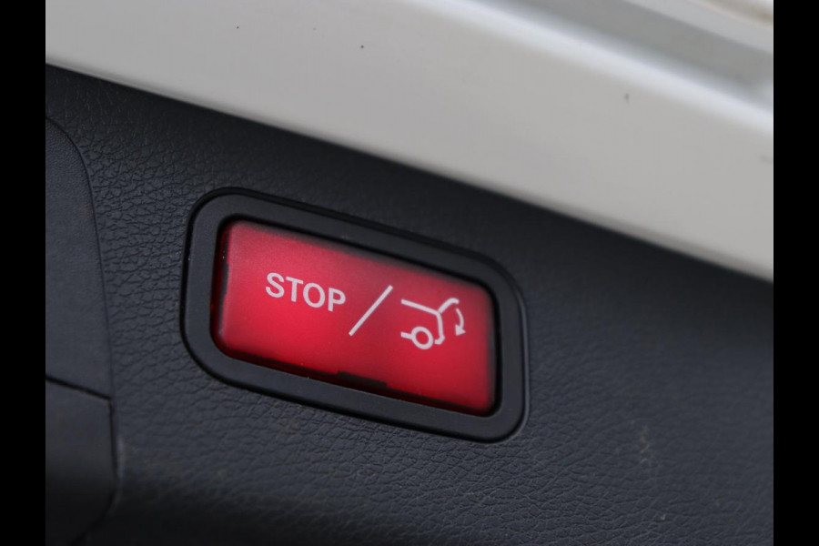 Mercedes-Benz E-Klasse 300e AMG | Trekhaak | Stoelverwarming | Camera | Carplay | Leder/Alcantara | Navigatie | Widescreen | Full LED | Sfeerverlichting | PHEV | Plug In