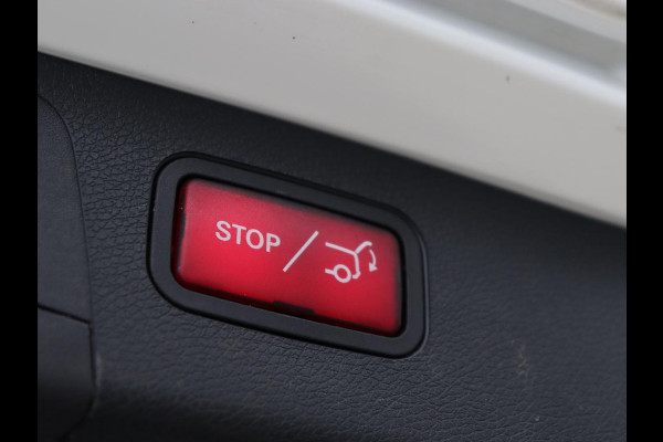 Mercedes-Benz E-Klasse 300e AMG | Trekhaak | Stoelverwarming | Camera | Carplay | Leder/Alcantara | Navigatie | Widescreen | Full LED | Sfeerverlichting | PHEV | Plug In