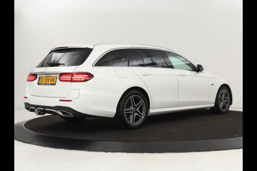 Mercedes-Benz E-Klasse 300e AMG | Trekhaak | Stoelverwarming | Camera | Carplay | Leder/Alcantara | Navigatie | Widescreen | Full LED | Sfeerverlichting | PHEV | Plug In